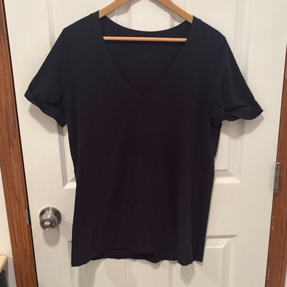 Lululemon Black V-Neck Women's Top